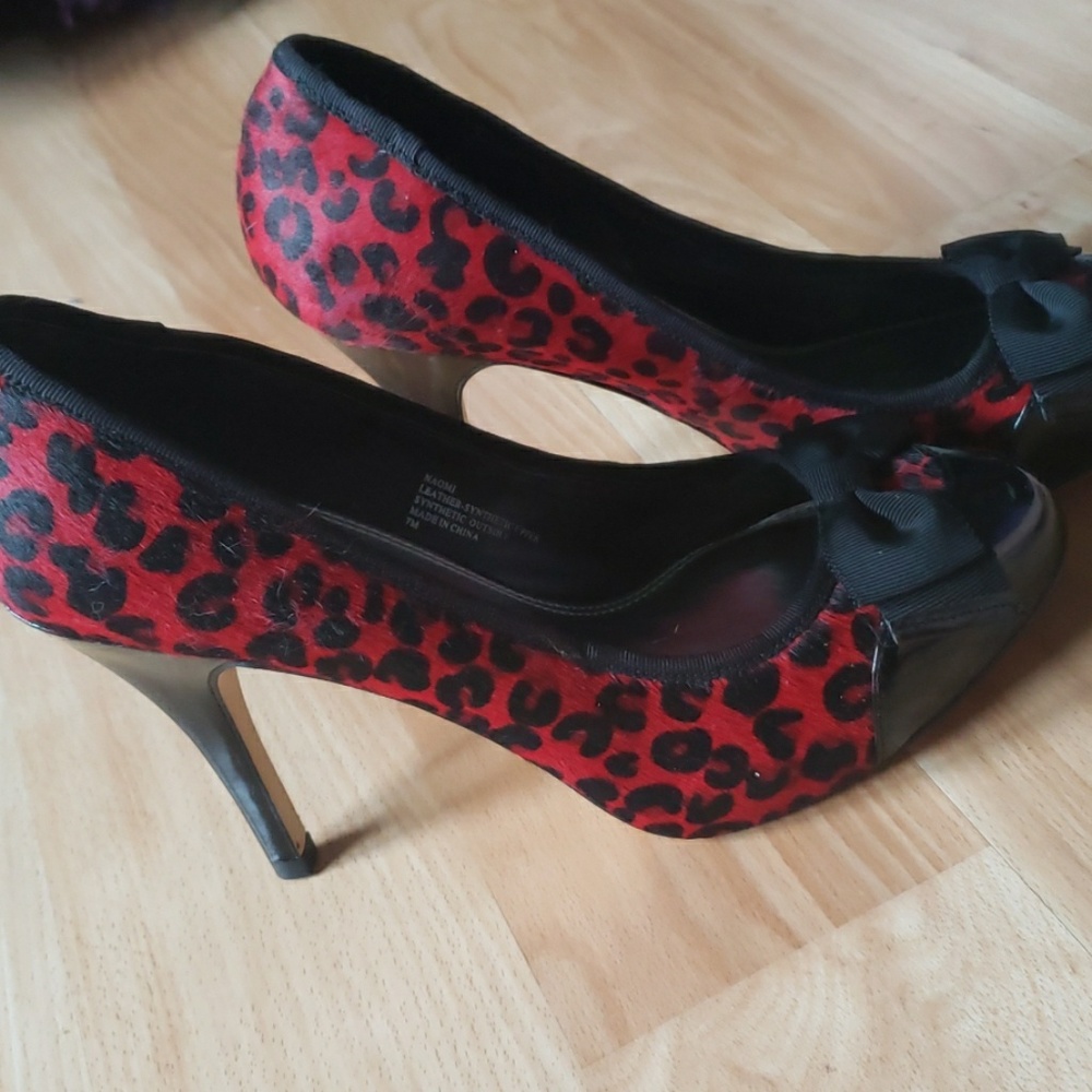 White House black market Fur heels